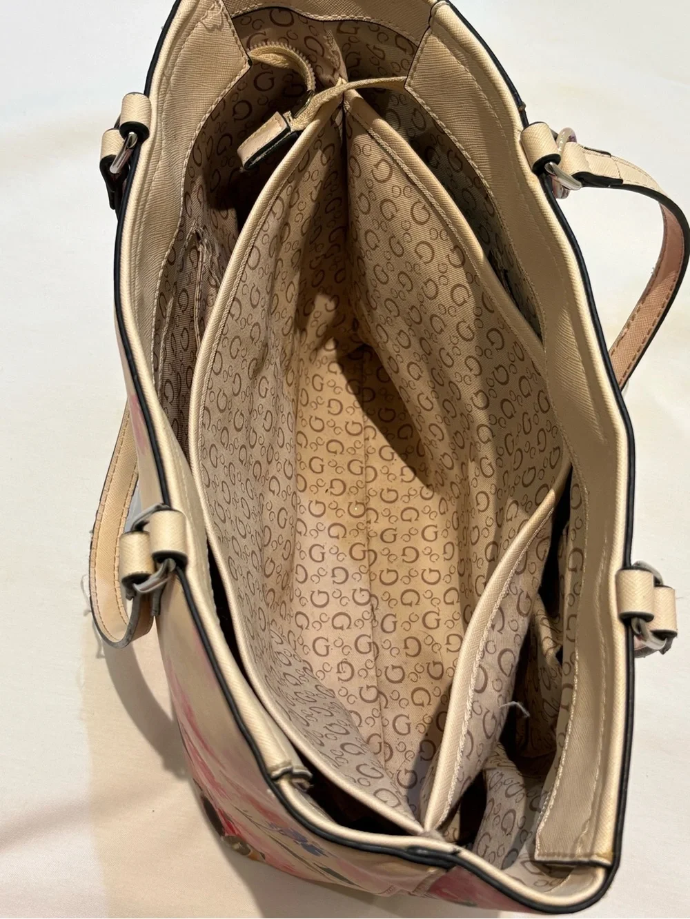 Guess tote vibrant